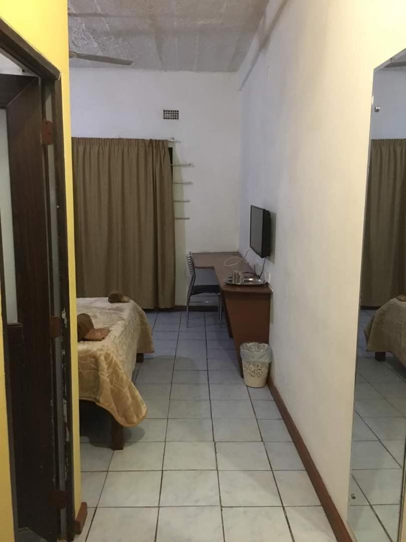 Crown Palace Inn Lusaka Ngoại thất bức ảnh